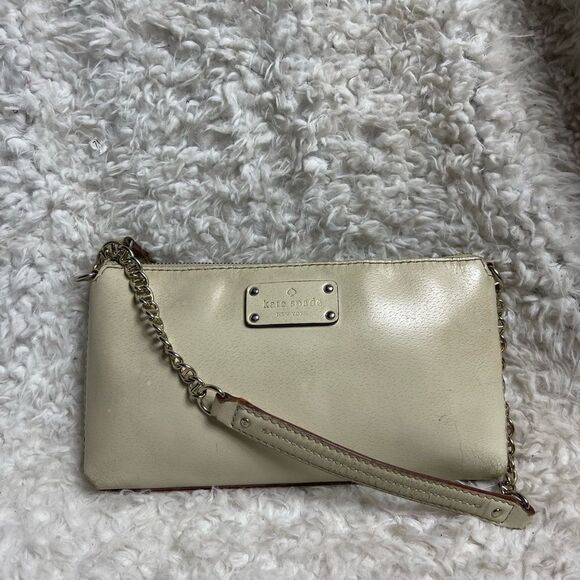 kate spade Handbags - Kate Spade New York Leather Beige Chain-Link small Shoulder Bag